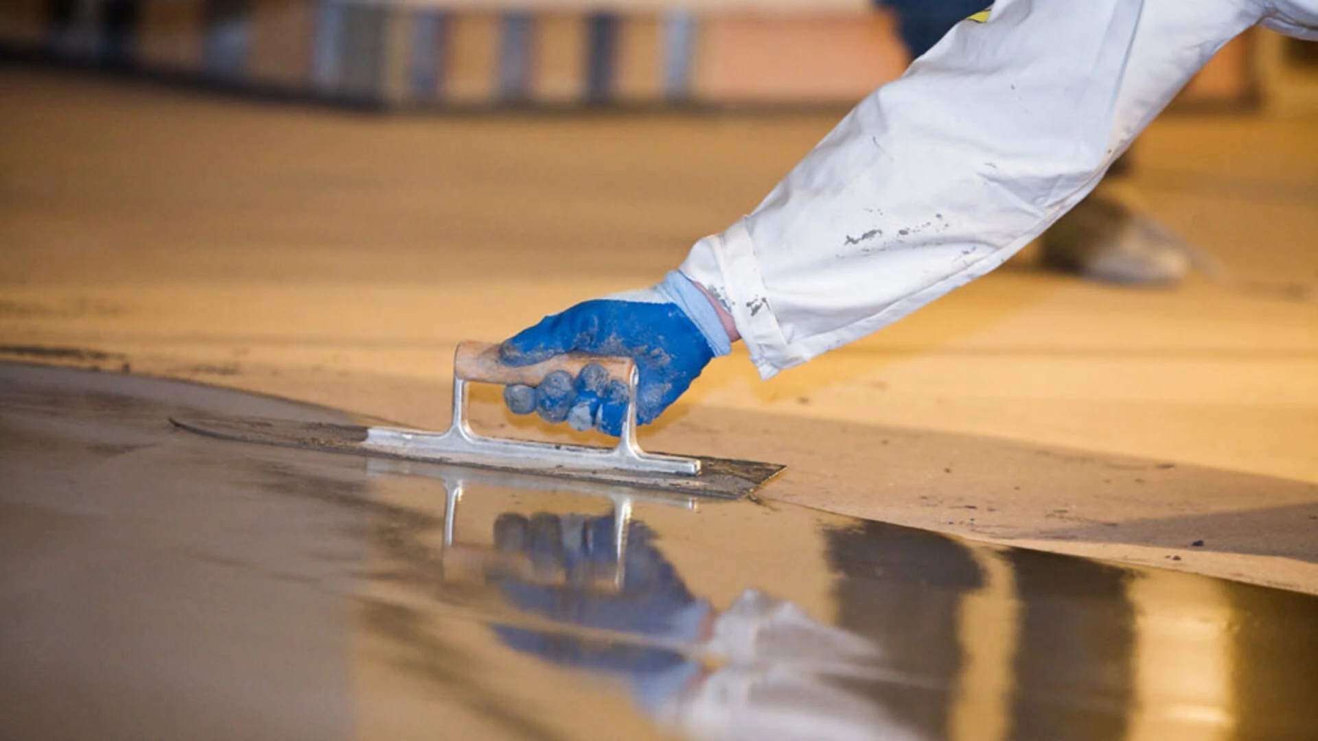 Подготовка на основата преди лепене на плочки