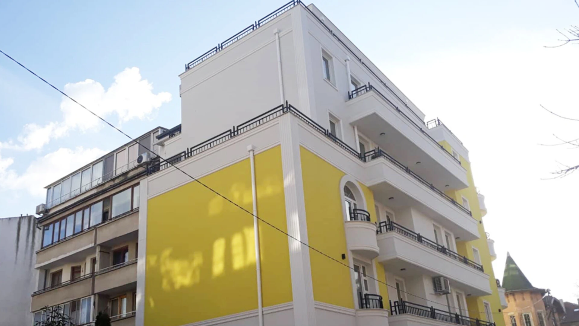 Жълта фасада weberpas Clima