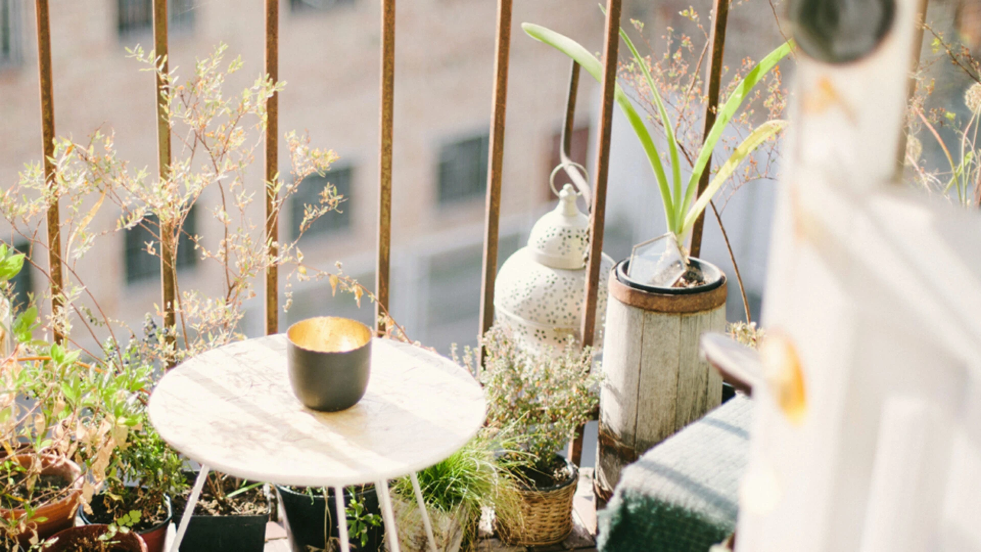 Декорация на балкон