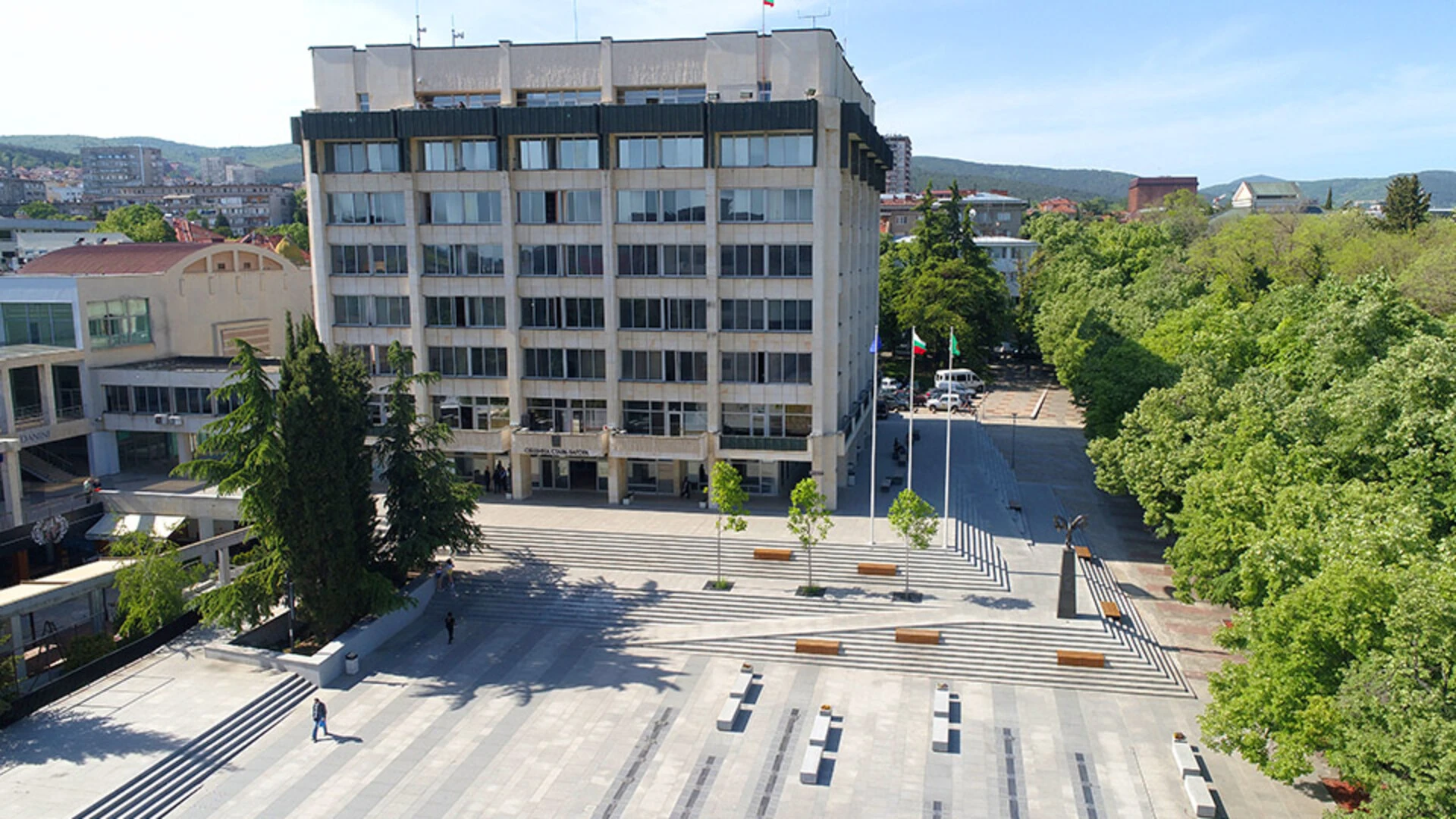 Реновираният площад в Стара Загора