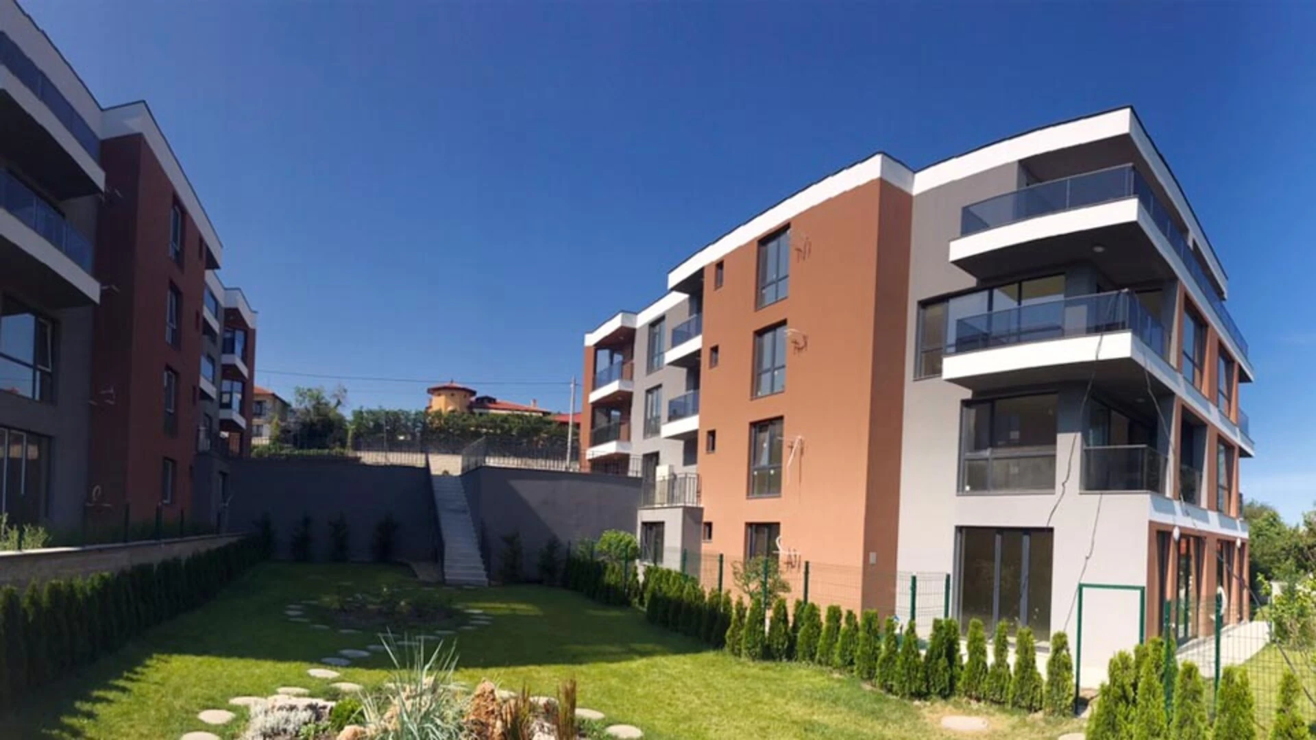 жилищна сграда с топлоизолация