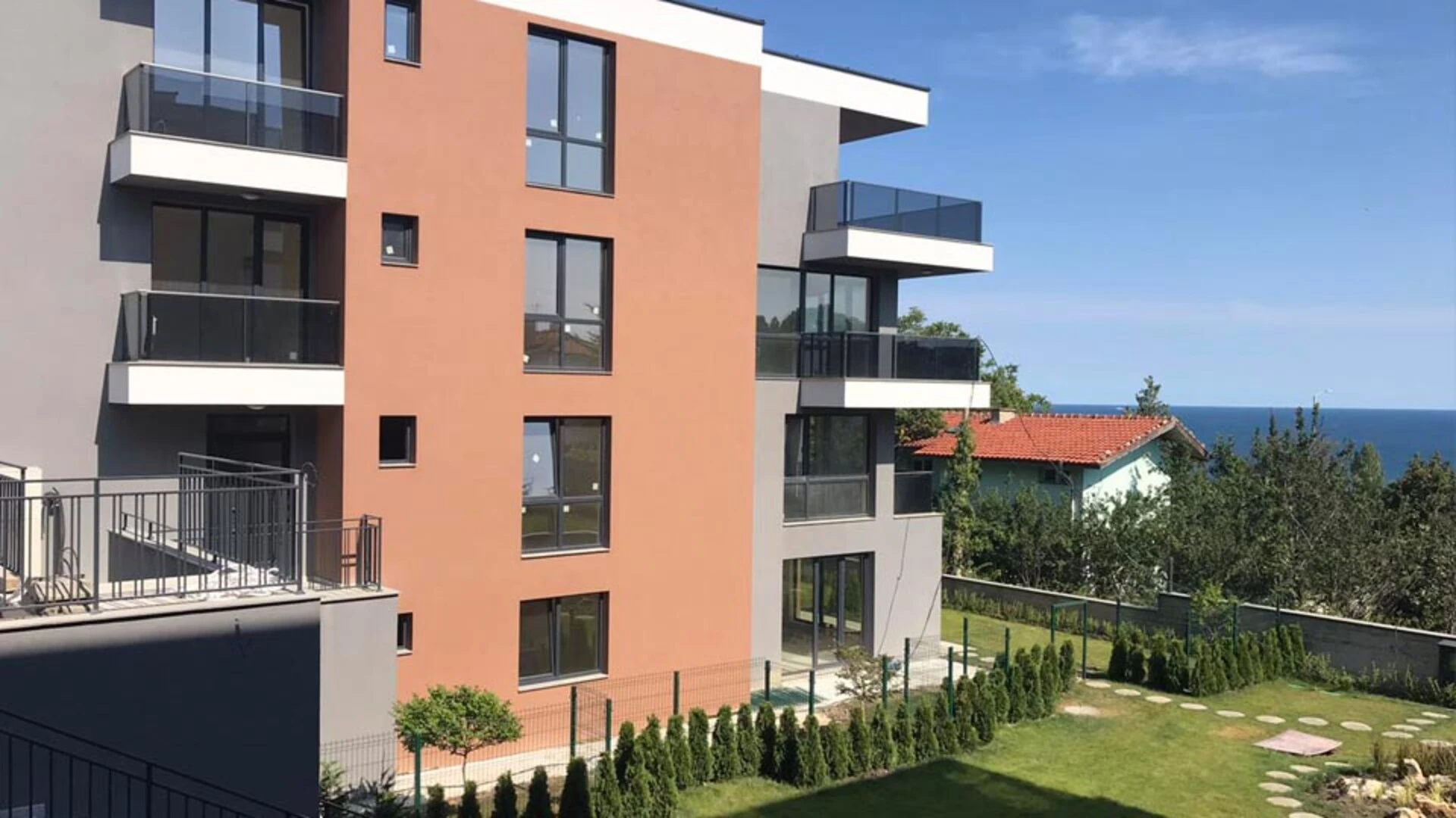 жилищен комплекс с фасада webertherm