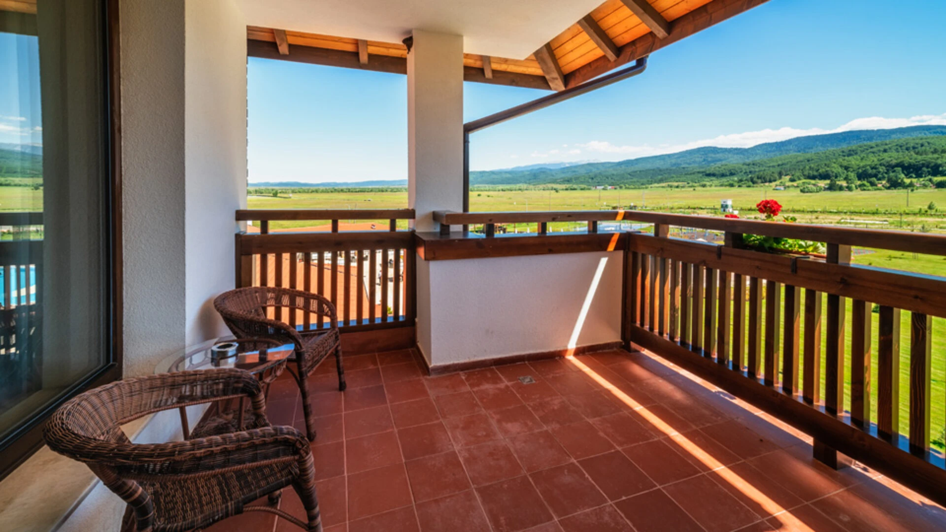 Хотел Белчински извор - тераса 