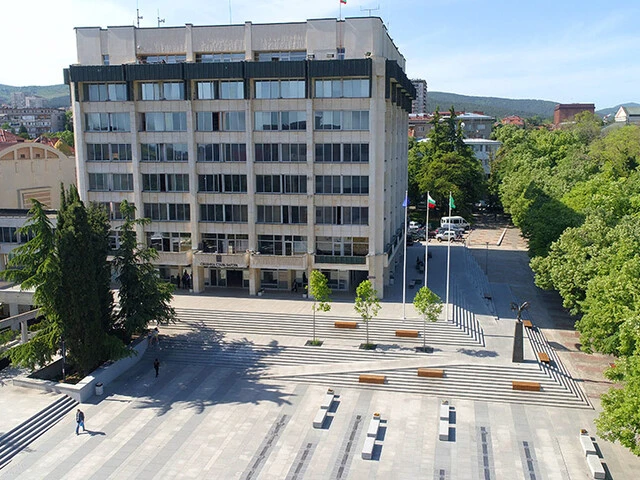 Реновираният площад в Стара Загора